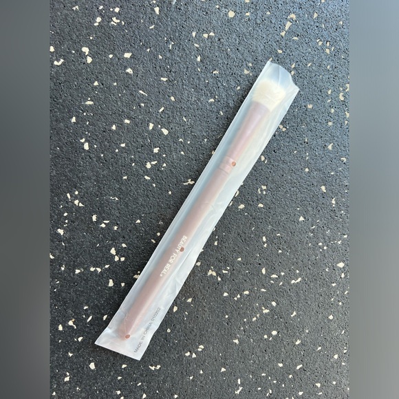 BEAUTY FOR REAL | Perfect Perfection Concealer Brush - Picture 3 of 8